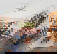 Porepunkah Elms - Lightning Ridge Tourism