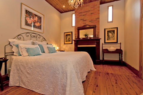 Rose Cottage - Lightning Ridge Tourism 1