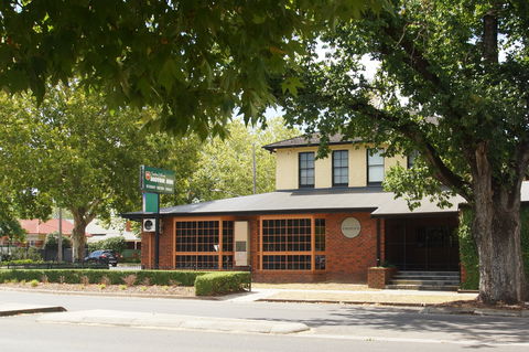 Seaton Arms Motor Inn - Lightning Ridge Tourism 0