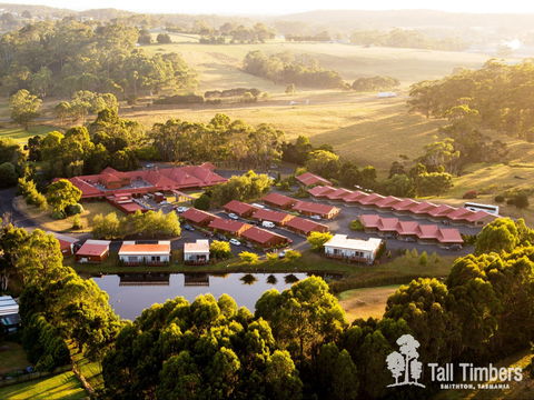 Tall Timbers Tasmania - Lightning Ridge Tourism 0