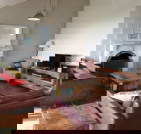 The Caledonian Inn - Lightning Ridge Tourism