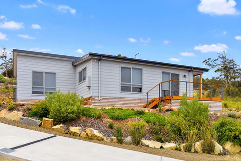 Chill Tasmania - Lightning Ridge Tourism 1