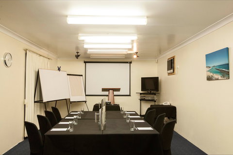 Comfort Inn Bay Of Isles - Lightning Ridge Tourism 1