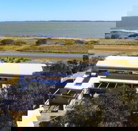 Coorong Aurora - Breathtaking Waterfront Escape - Lightning Ridge Tourism