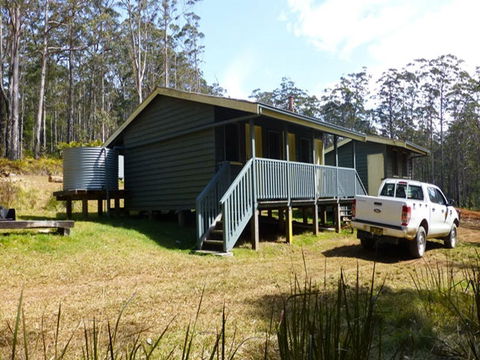 Daisy Plains Huts - Lightning Ridge Tourism 0