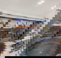 Eagle View Escape - Lightning Ridge Tourism