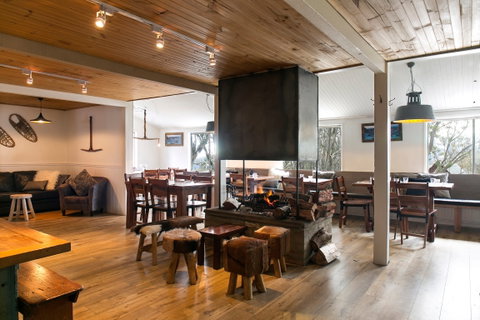 Feathertop Alpine Lodge - Lightning Ridge Tourism 0