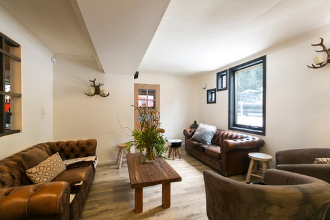 Feathertop Alpine Lodge - Lightning Ridge Tourism 2