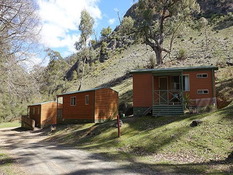 Grove Creek Cabins - Lightning Ridge Tourism 0