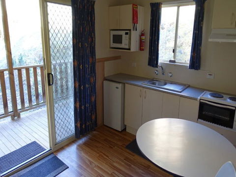 Grove Creek Cabins - Lightning Ridge Tourism 1