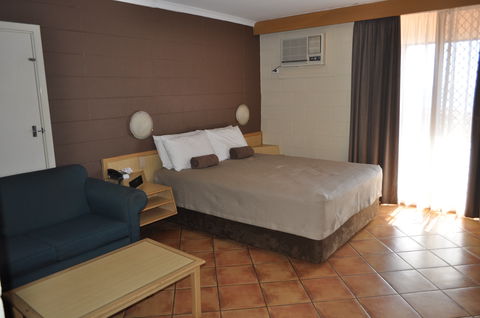 Hospitality Port Hedland - Lightning Ridge Tourism 1