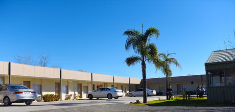 Mia Motel - Lightning Ridge Tourism 1