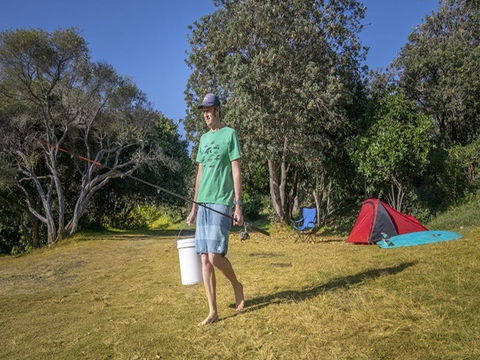 Racecourse Campground - Lightning Ridge Tourism 0