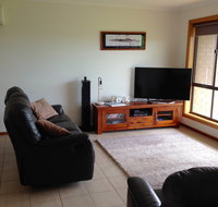Springs Beach House - Lightning Ridge Tourism