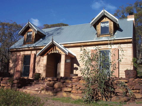 Table Top Mountain Cottages - Lightning Ridge Tourism 0
