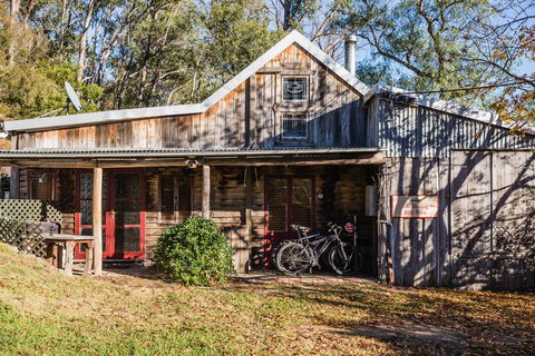 The Boiling Billy Barn - Lightning Ridge Tourism 0