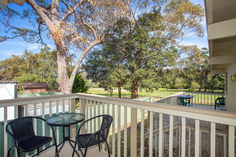 Villa De Golf At Mollymook - Lightning Ridge Tourism 0