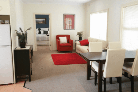 Off Mountain Accommodation - Lightning Ridge Tourism