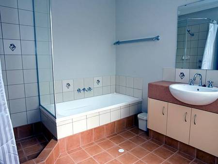 Albany Bayside Ocean Villas - Lightning Ridge Tourism 1