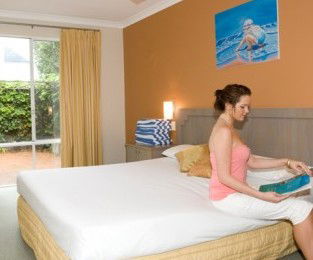 Broadwater Beach Resort - Lightning Ridge Tourism 2