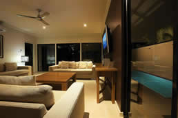 The Pearle Of Cable Beach - Lightning Ridge Tourism 1