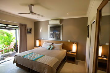 The Pearle Of Cable Beach - Lightning Ridge Tourism 4
