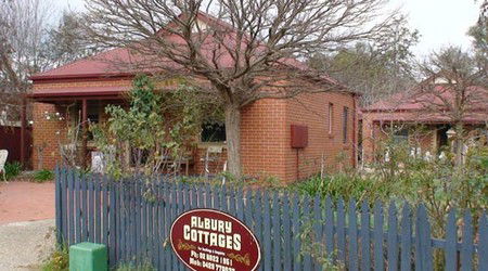 Albury Cottages - Lightning Ridge Tourism 0