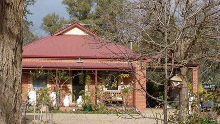 Albury Cottages - Lightning Ridge Tourism 1