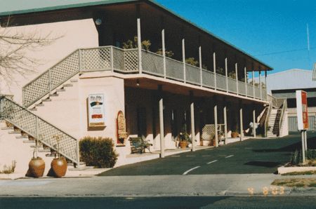 New England Motor Inn - Lightning Ridge Tourism