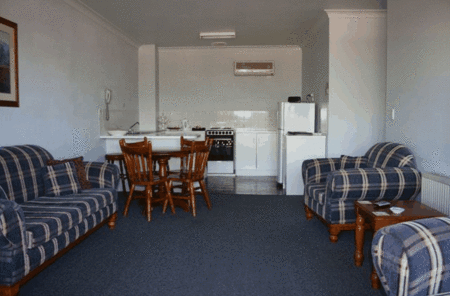 New England Motor Inn - Lightning Ridge Tourism 3