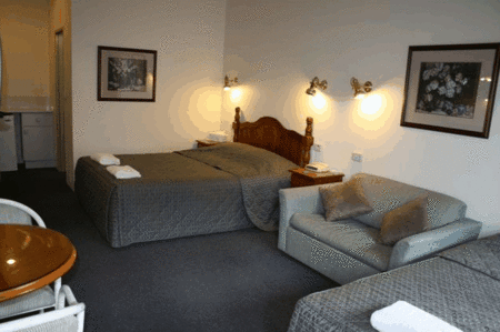 New England Motor Inn - Lightning Ridge Tourism 5