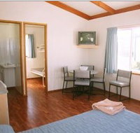Belmont Bayview Park - Lightning Ridge Tourism