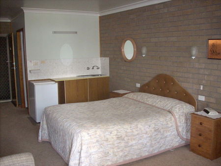 Beachview Motel - Lightning Ridge Tourism 1