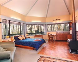 Possums Hideaway - Lightning Ridge Tourism 1