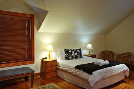 The Mews Studio Apartments - Lightning Ridge Tourism 4