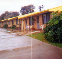 Clovelly Holiday Units - Lightning Ridge Tourism
