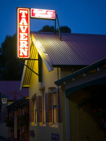 The Bull And Bush Tavern - Lightning Ridge Tourism 3