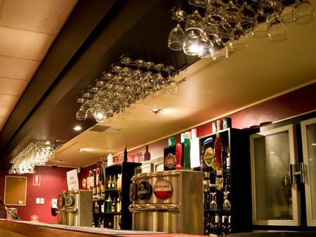 The Bull And Bush Tavern - Lightning Ridge Tourism 4
