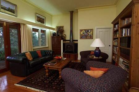 Ford House Retreat - Lightning Ridge Tourism 1