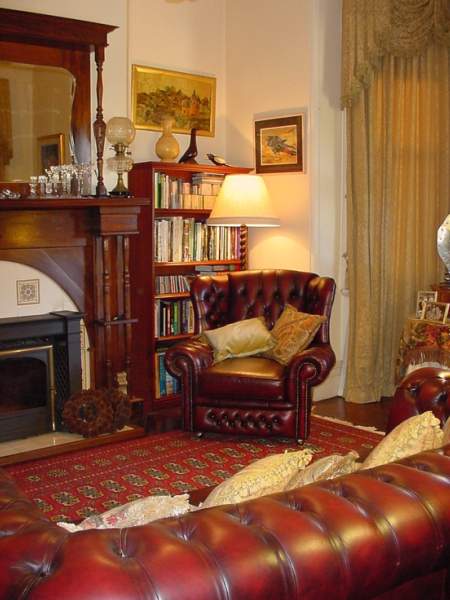 Ford House Retreat - Lightning Ridge Tourism 2