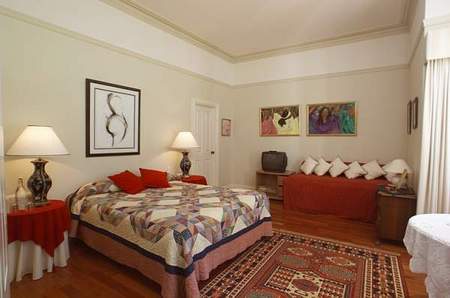 Ford House Retreat - Lightning Ridge Tourism 4