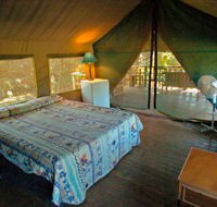 Lions Den Hotel - Lightning Ridge Tourism