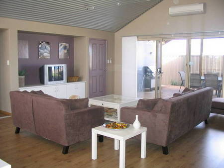 Caladenia Retreat Jurien Bay - Lightning Ridge Tourism 3