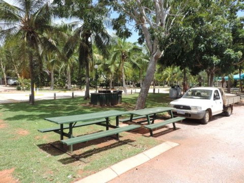 Palm Grove Caravan Resort - Lightning Ridge Tourism 2