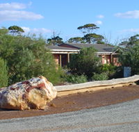 Wave Rock Lakeside Resort and Caravan Park - Lightning Ridge Tourism