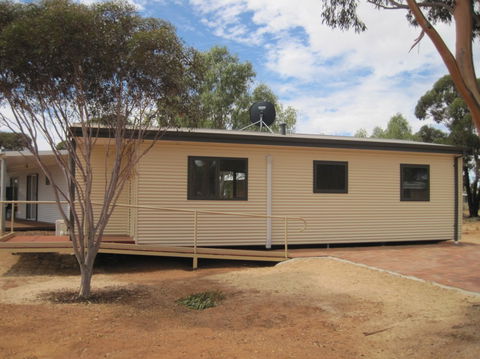 Kondinin Caravan Park - Lightning Ridge Tourism 4