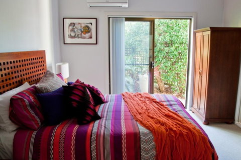 Headlands Beach Guest House - Lightning Ridge Tourism 3