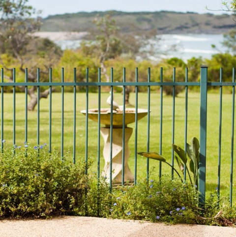 Headlands Beach Guest House - Lightning Ridge Tourism 5