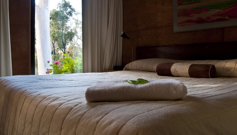 Best Western Pemberton Hotel - Lightning Ridge Tourism 0