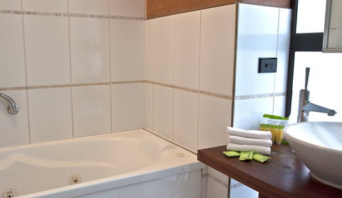 Best Western Pemberton Hotel - Lightning Ridge Tourism 1